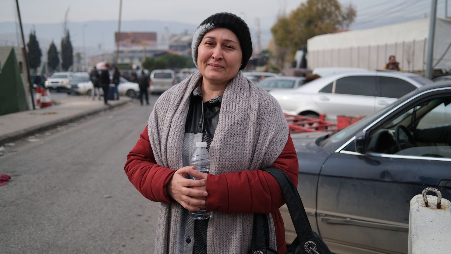 at-syrias-border-with-lebanon-refugees-return-home-while-others-flee-fearing-the-worst