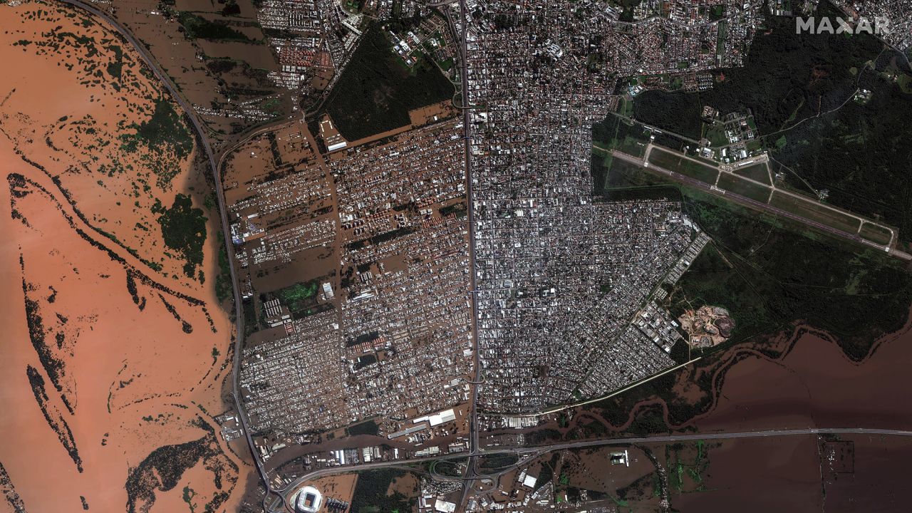 Satellite images of the cities of Porto Alegre and Canoas before and after the floods.