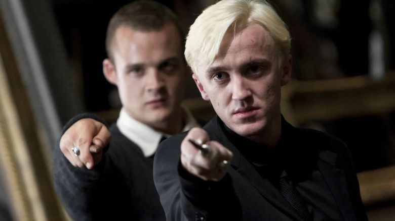 Josh Herdman (izquierda) y Tom Felton en la película de 2011 "Harry Potter y las reliquias de la muerte: parte 2".