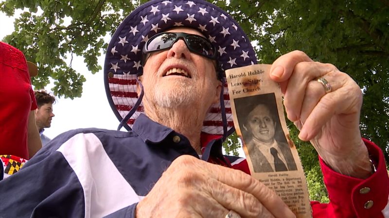 Watch this town go through its time capsule for Fourth of July