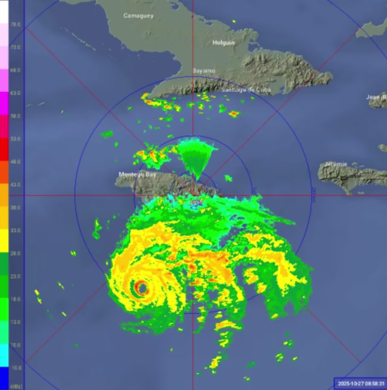 Radar Doppler de Melissa el lunes por la mañana mientras envuelve bandas de lluvia en Jamaica.
