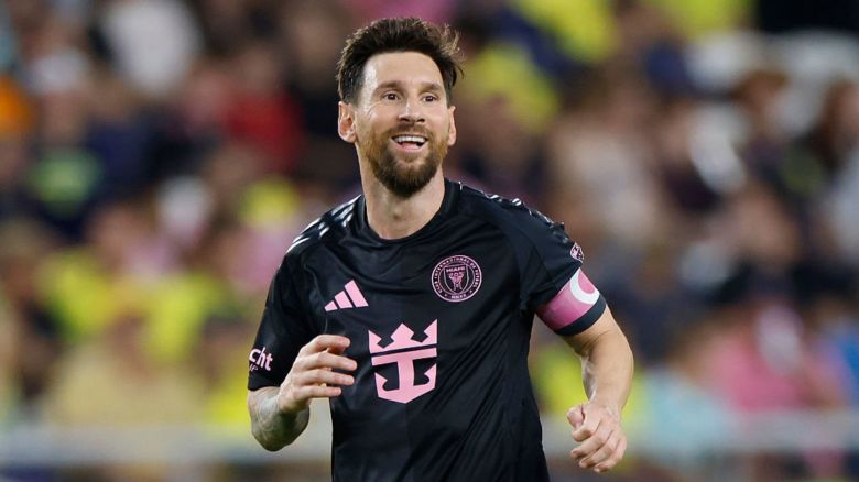 Lionel Messi de Inter Miami reacciona después de una jugada durante la segunda mitad del partido contra Nashville SC el 18 de octubre de 2025 en Nashville, Tennessee.