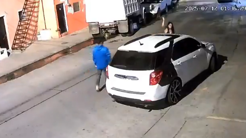 Surveillance video shows man fatally shoot woman in the street in Mexico