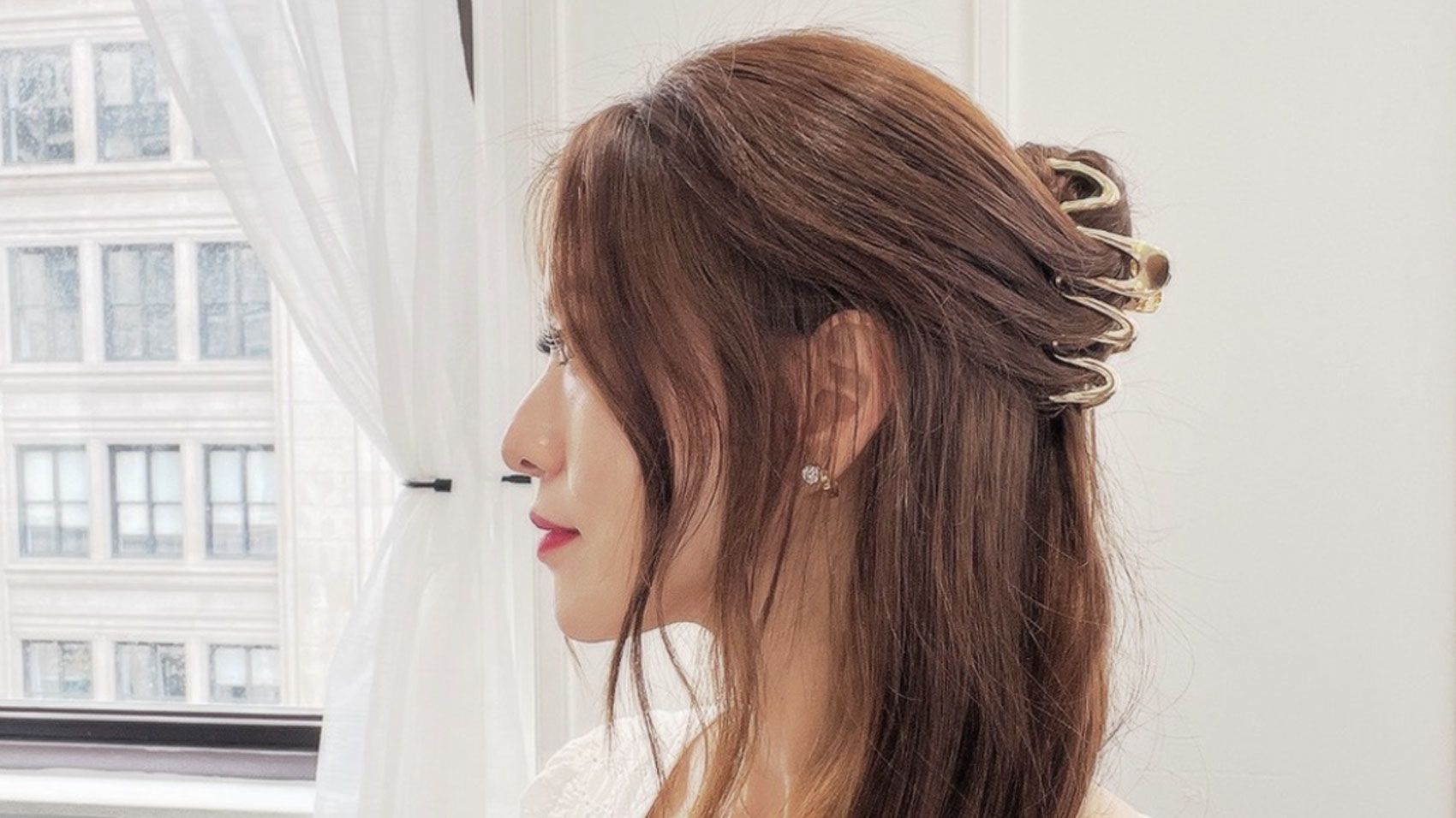 6 Easy Claw Clip Hairstyles For Every Hair Length