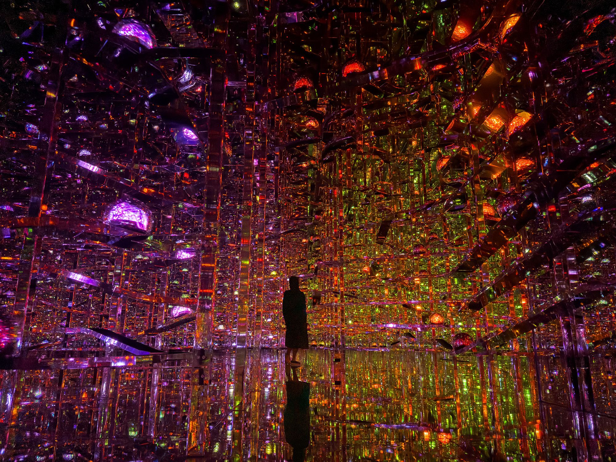 The LED light installation "Microcosmoses — Wobbling Light."