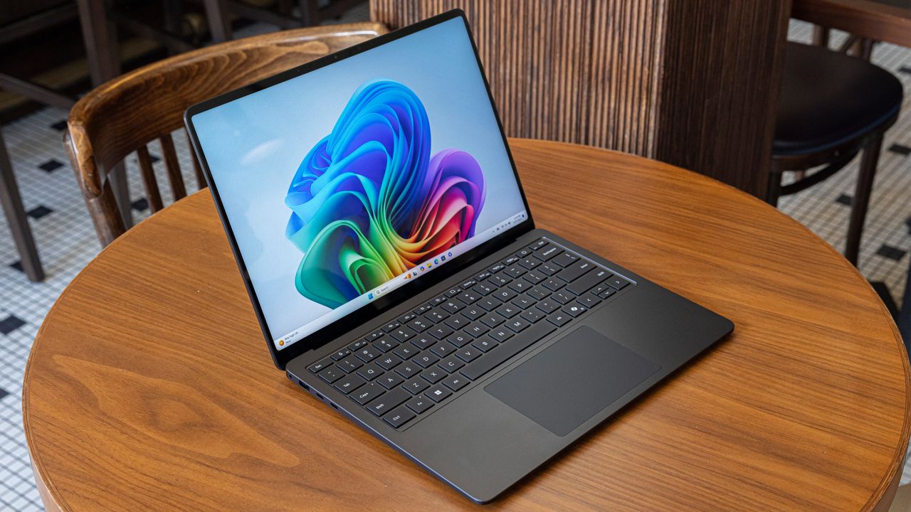 Microsoft-Surface-Laptop-2024-CNNU-01.jpg