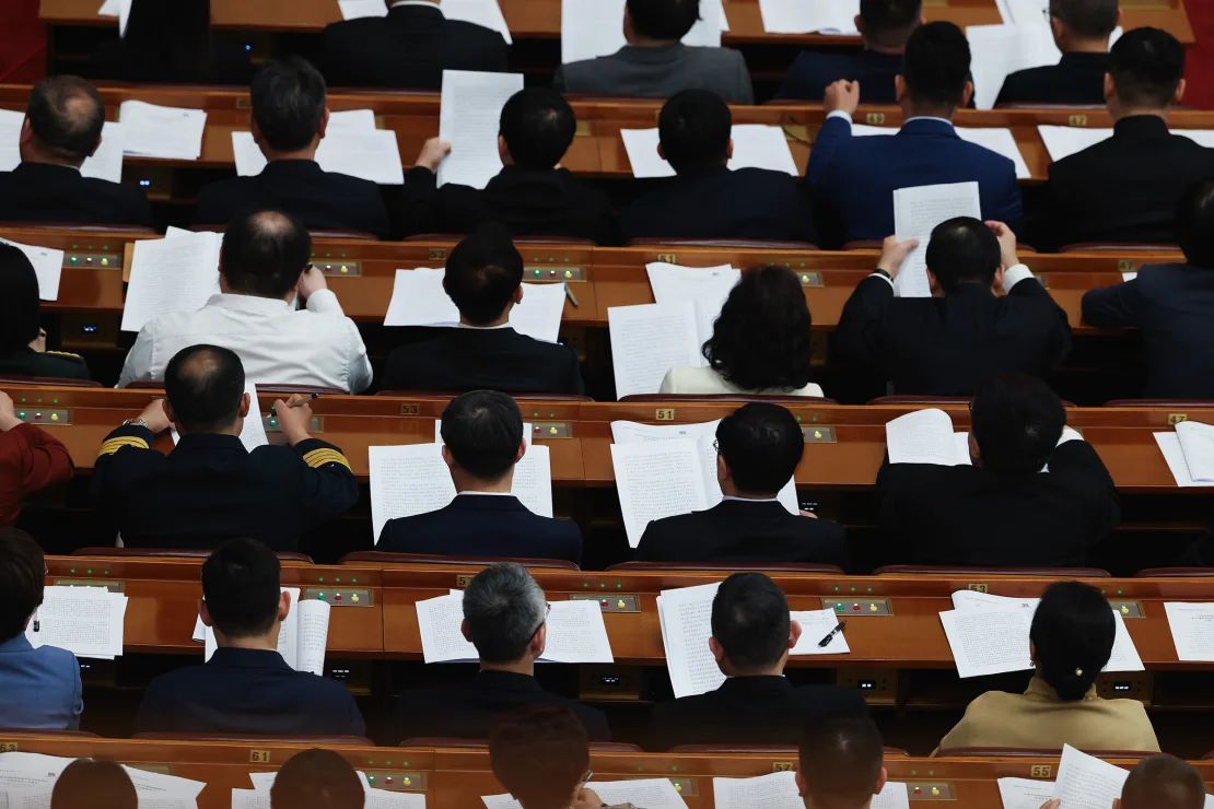 Los miembros del órgano asesor político de China, conocido como la Conferencia Consultiva Política del Pueblo Chino, asisten a una reunión el 4 de marzo.