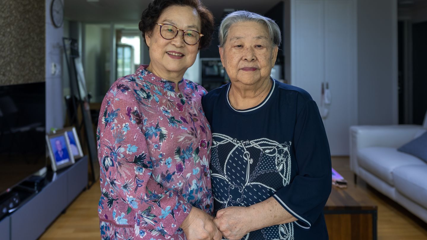 The youngest child Min Young-jae (left) and the fifth child Min Jeong-ja talk about their kidnapped sibling on May 30.