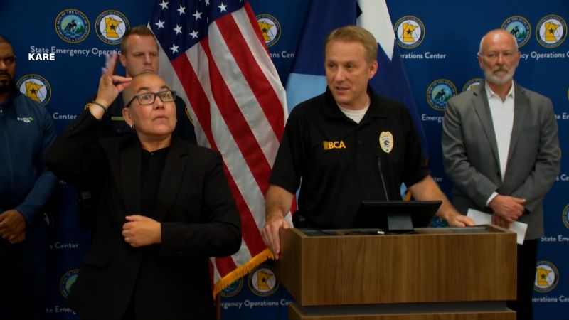 https://media.cnn.com/api/v1/images/stellar/prod/minnesota-manhunt-presser0.jpg?c=16x9&q=w_800,c_fill