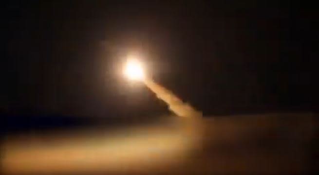 Irán y Estados Unidos intercambian disparos en el Estrecho de Ormuz
