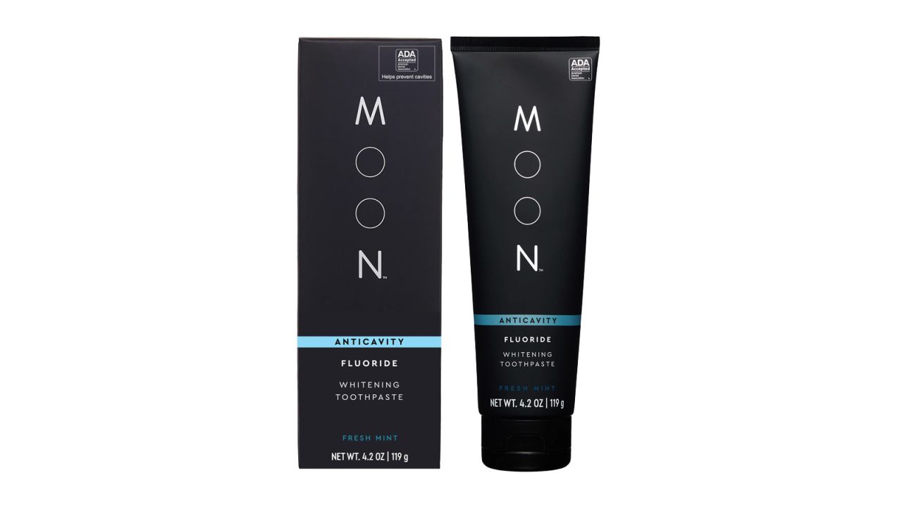 ยาสีฟันไวท์เทนนิ่งของ Moon Beauty