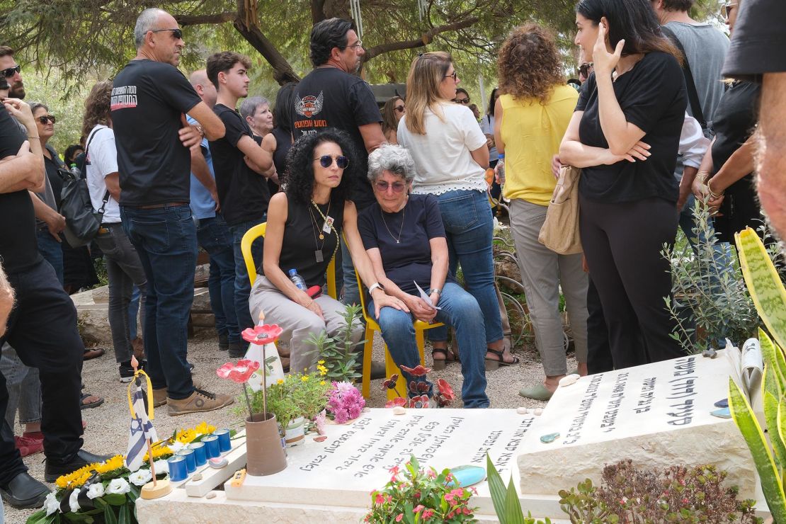 Adina Moshe and her daughter Maya Shoshani Moshe mourn at the grave of Adina’s husband David.