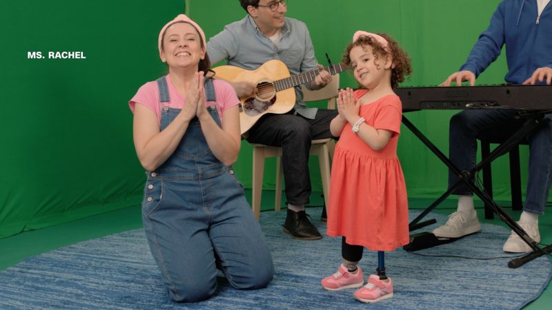 YouTube star Ms. Rachel sings with 3-year-old double amputee from Gaza