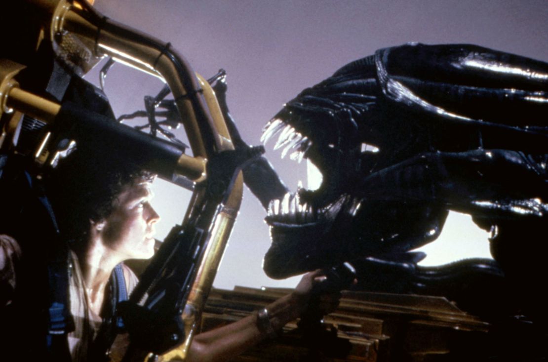 Sigourney Weaver and The Queen in "Aliens," 1986.
