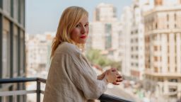 María Robertson-Justiniano se mudó de Estados Unidos a España con su hijo después de la muerte de su esposo.