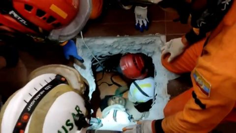 myanmar-quake-rescue-1.jpg
