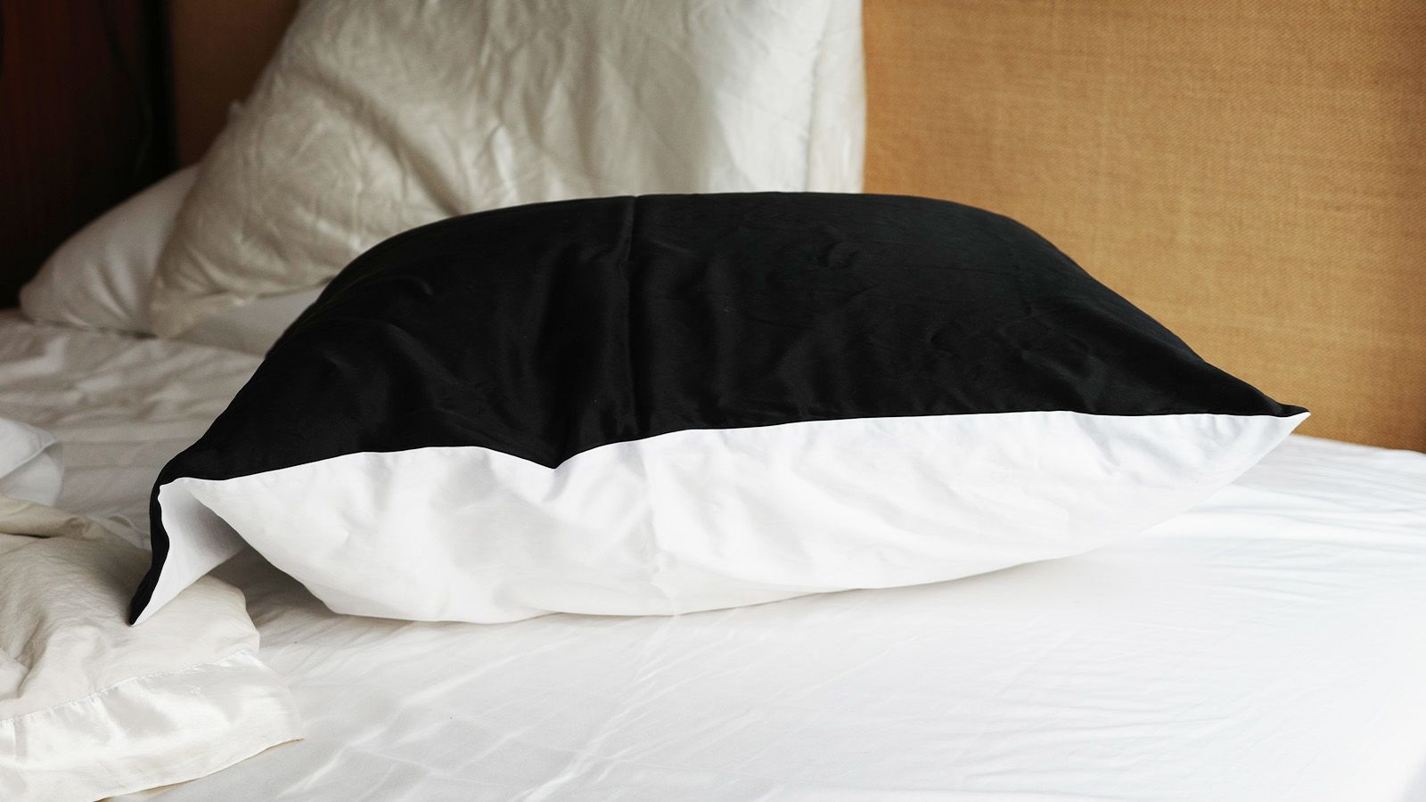 Silk vs Satin Pillowcase: Is One Better Than The Other? – Zove Beauty