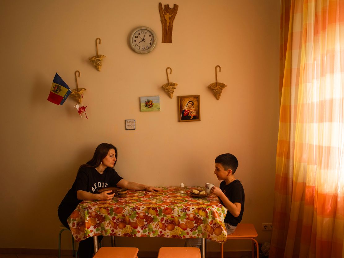 Narine with her son Valentine, 9. Chişinău, Moldova, March 2022.