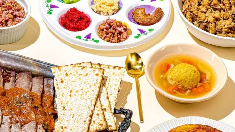Mendy’s Kosher Delicatessen Glatt Kosher Seder