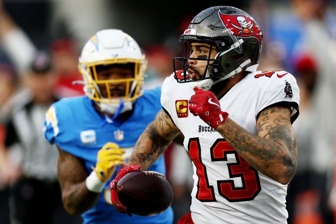 Tampa Bay Buccaneers wide receiver Mike Evans carries the ball for a touchdown during his team's 40-17 victory over the Los Angeles Chargers at SoFi Stadium in Inglewood, California, on December 15.