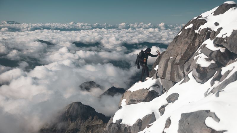 https://media.cnn.com/api/v1/images/stellar/prod/nick-danielson-mount-rainier1.jpg?c=16x9&q=w_800,c_fill