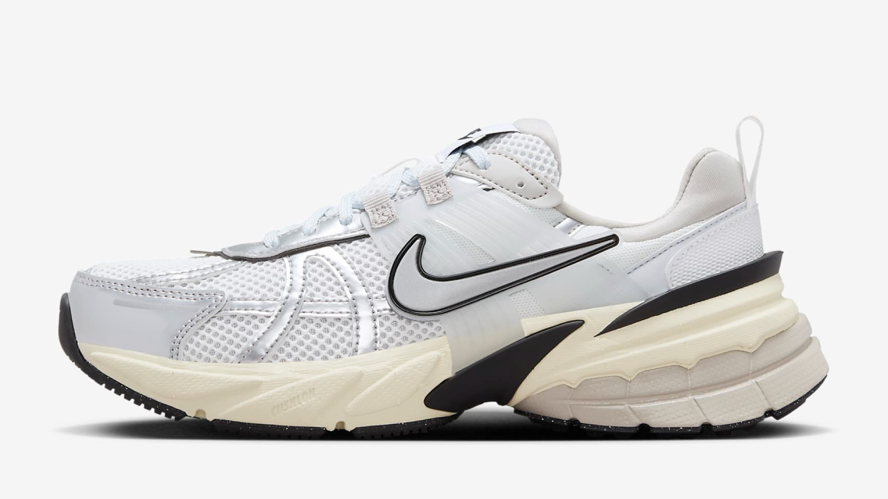 Nike V2K Run Shoes .png