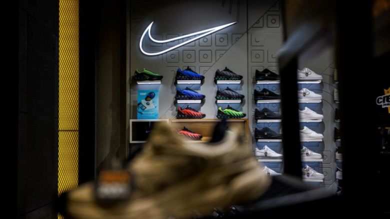 Nike regresa a Amazon y sube los precios de algunos productos.