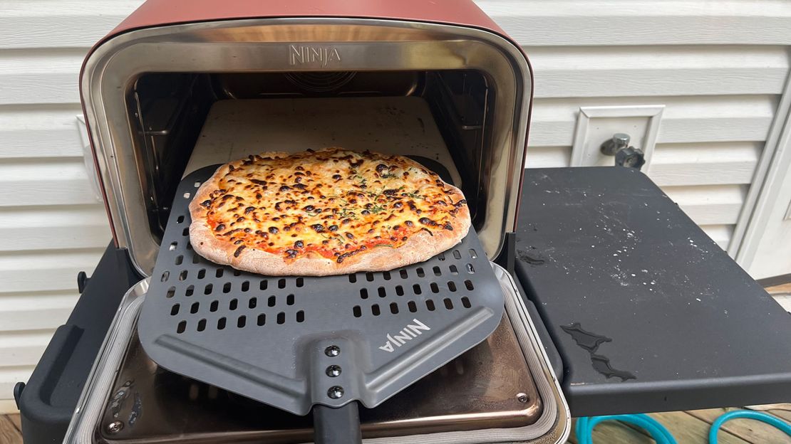  Ninja Woodfire Pizza Oven, 8-in-1 outdoor oven, 5