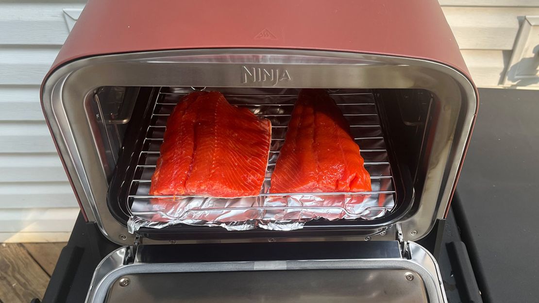Trying out the new Ninja Woodfire Outdoor Grill and Smoker for the first  time! I've never been able to bbq on my balcony, so this grill is a game