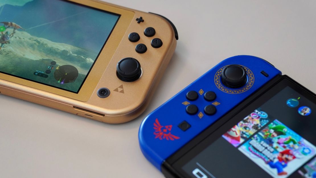 Nintendo Switch Lite- Hyrule Edition compare 2.jpg