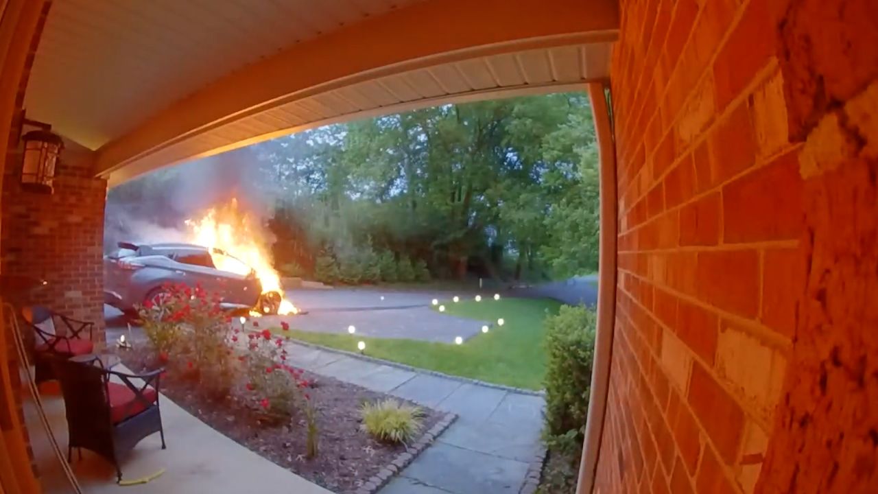 nissan murano fire thumb 1.jpg