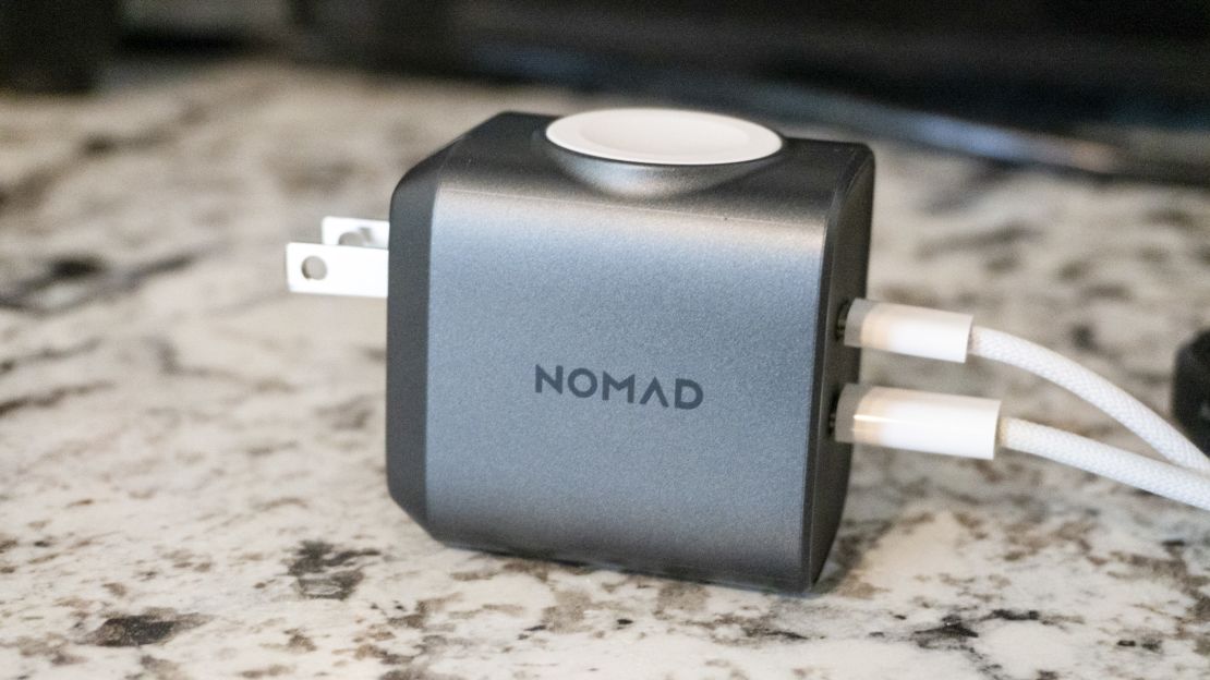 Nomad Apple Watch power adapter CNN-4.jpg