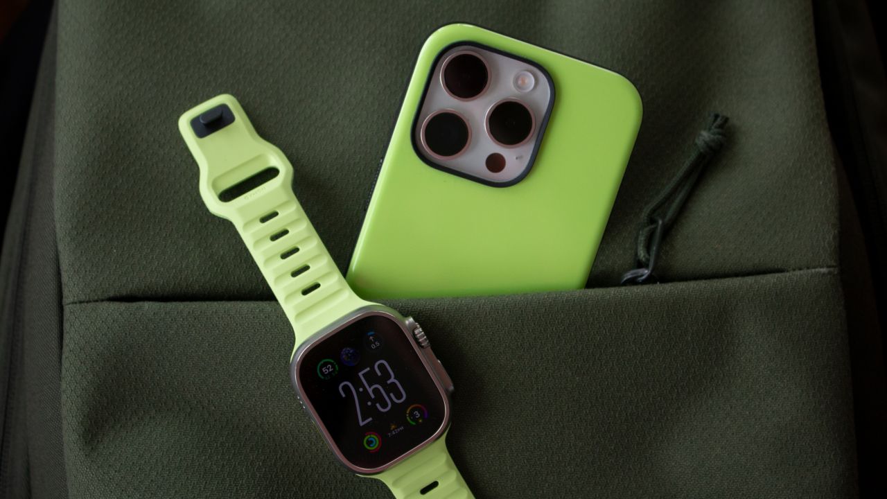 Nomad Glow 2.0 iPhone and Apple Watch CNN-1.jpg