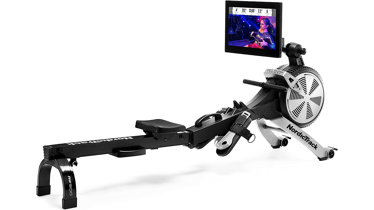 NordicTrack Smart Rower mit 10-Zoll-HD-Touchscreen und 30-tägiger iFIT Pro-Mitgliedschaft – Stockfoto