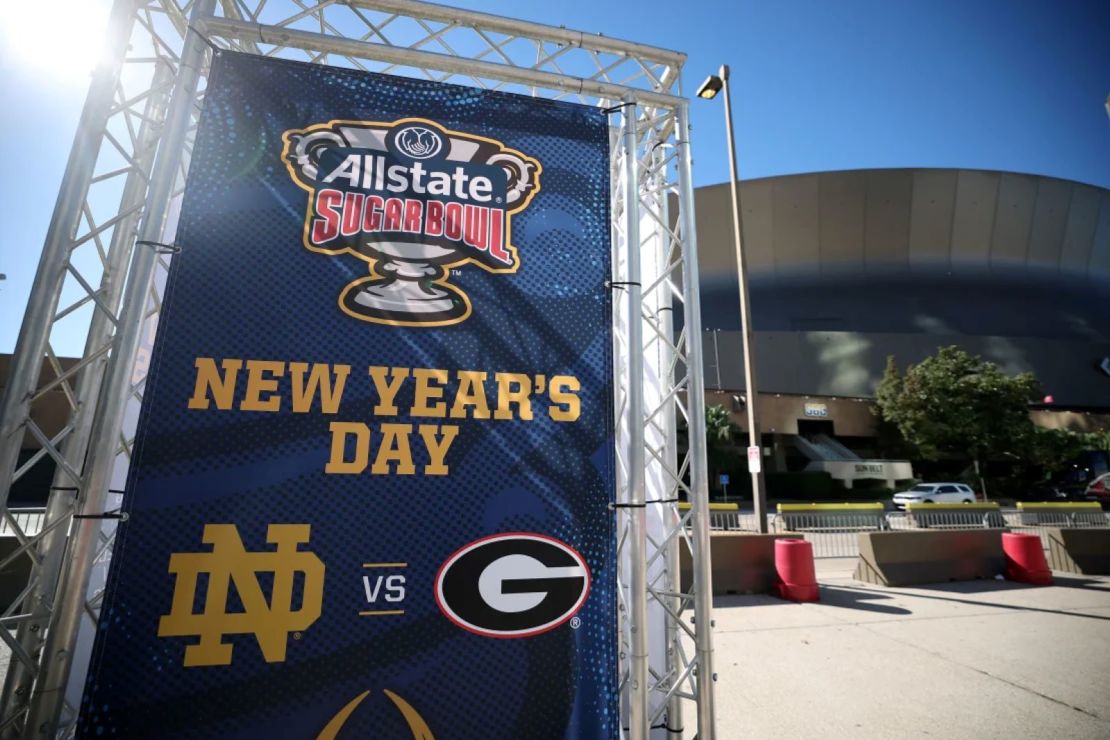 El partido de fútbol americano universitario Sugar Bowl entre Notre Dame y la Universidad de Georgia fue pospuesto el miércoles y reprogramado para el jueves después del ataque con la camioneta en Bourbon Street.