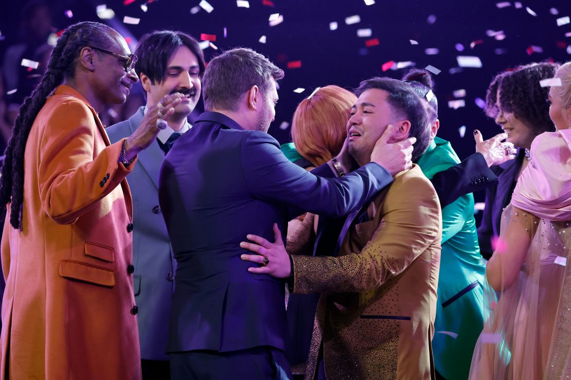 Michael Bublé congratulates Sonofrio Vasquez on his victory.