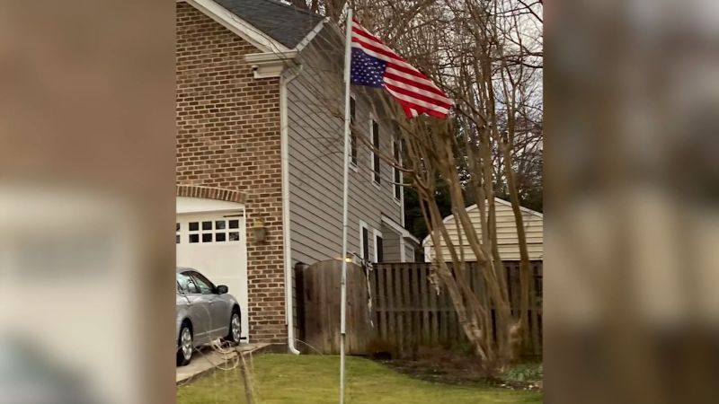 NYT: Upside-down flag seen at Justice Alito’s home in 2021