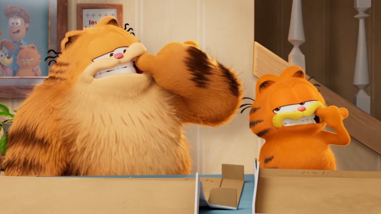 Garfield (voiced by Chris Pratt). and his dad (voiced by Samuel L. Jackson) in THE GARFIELD MOVIE.