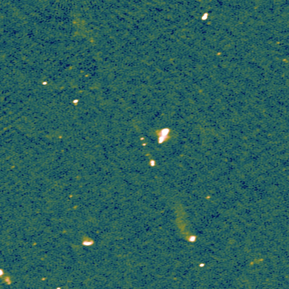 The central streaks in this image, taken by LOFAR, reveal the extreme length of the jets.