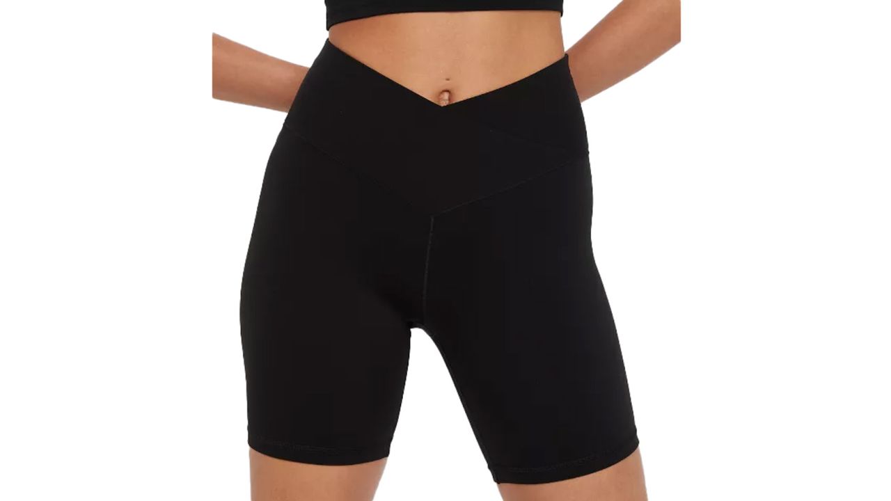 Offline by Aerie Real Me Crossover 7" Bike Short