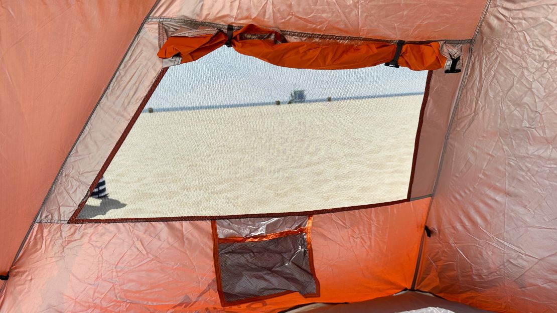 Oileus-XL-Beach-Tent-1-cnnu.jpg