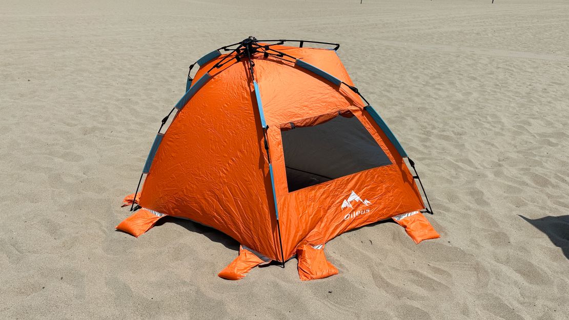 Oileus-XL-Beach-Tent-7-cnnu.jpg