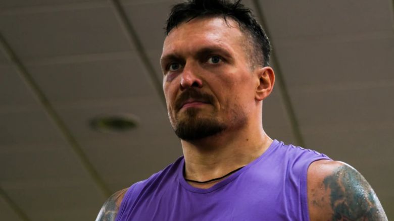 Oleksandr Usyk durante un entrenamiento de boxeo privado al que asistió CNN.