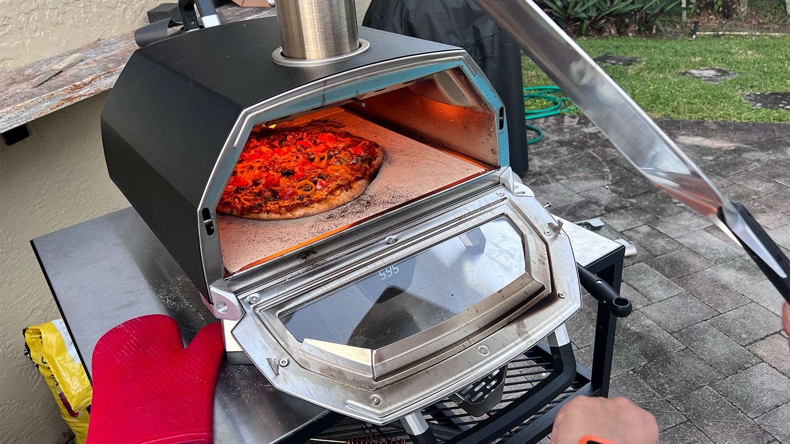 Ooni Pro 16 Outdoor Pizza Oven, Pizza Maker, Wood-fired Pizza Oven, Gas  Oven, Award Winning Pizza Oven