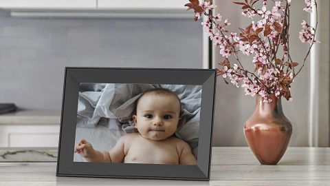 Aura Carver Smart Digital Picture Frame