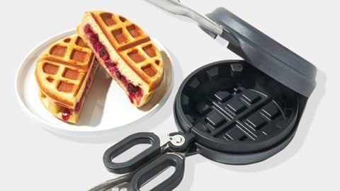 Wonderffle Stuffed Waffle Iron