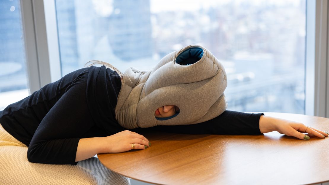 Ostrichpillow-CNNU-06.jpg