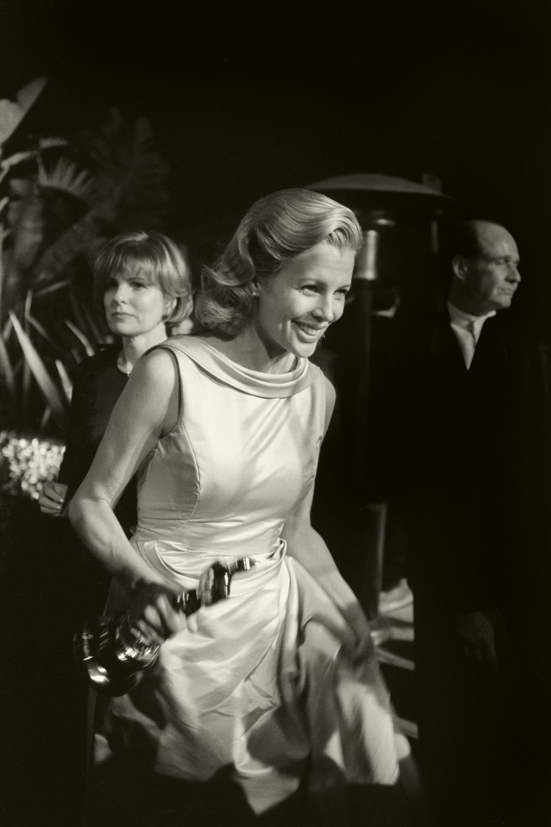 Kim Basinger with the Oscar she won for "L.A. Confidential".