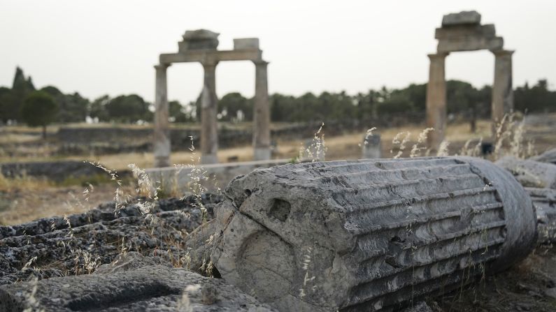 <strong>Hierapolis:</strong> The UNESCO-listed site is also the location of a large ancient Greek and Roman city called Hierapolis, which sprawls across the plateau above Pamukkale.