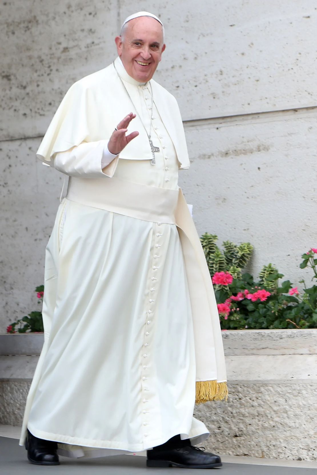 Las sotanas blancas y los zapatos negros sencillos dominaban el estilo cotidiano de Francisco.